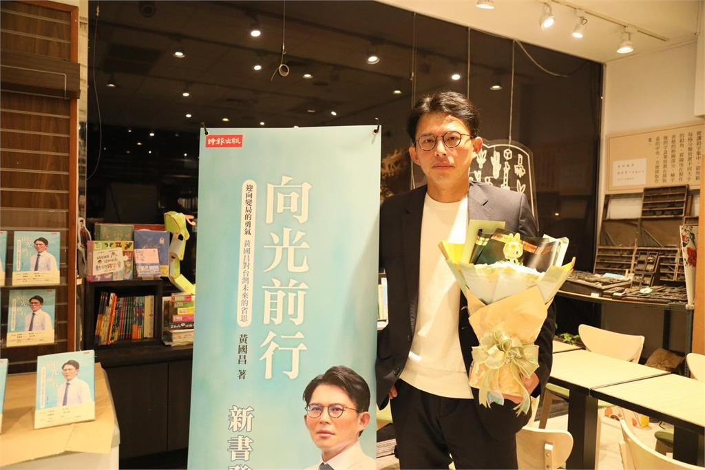 黃山料「一堆空白頁」被酸浪費紙!陳水扁神回「疑偷臭黃國昌」網驚:真戰神