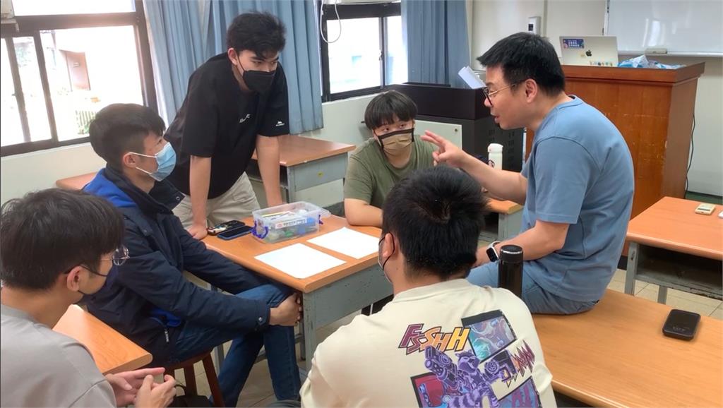 【淡江傳真】淡江大學5師榮獲「112年度教學實踐研究績優計畫」私校第一