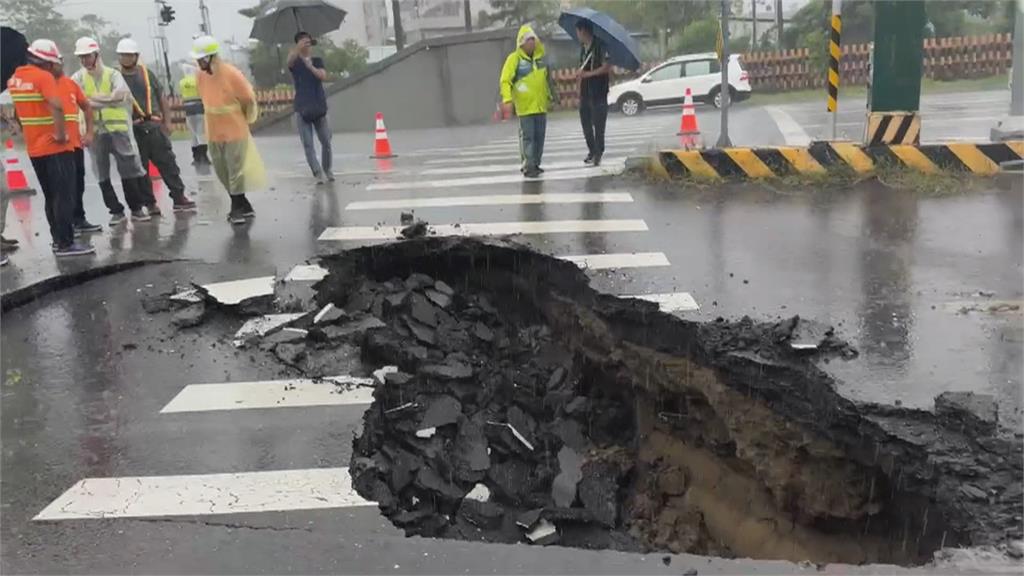 嘉義水上鄉台一線驚見大天坑　封閉南下車道搶修至少一週