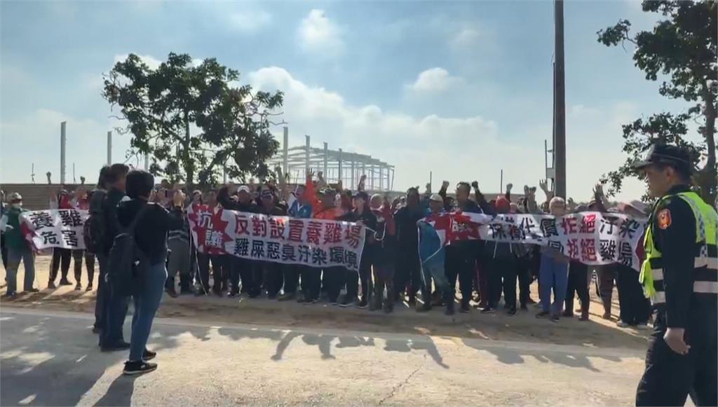 嘉義廠房"種花變養雞" 上百村民集結抗議