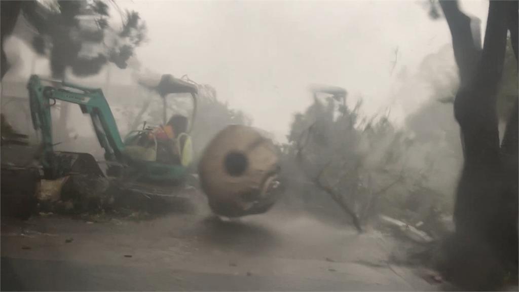 海葵登陸台東吹14級強陣風　風雨炸三仙台直播鏡頭「斷電陣亡」