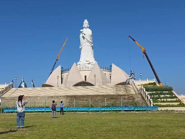同18層樓高！台中大安港媽祖雕像經14年終完工　民眾搶拍　