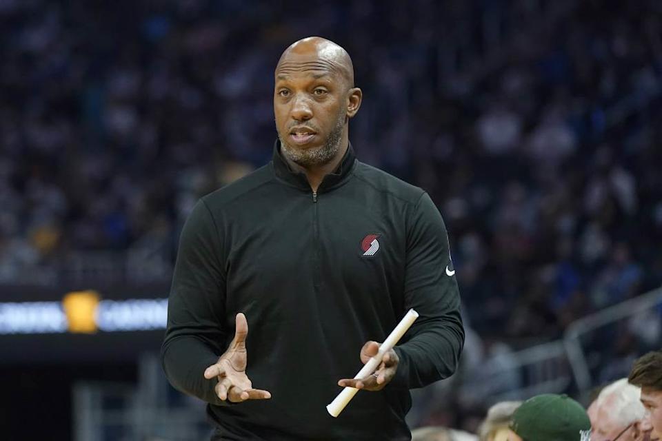NBA/賭博案再爆!拓荒者主帥畢拉普斯遭逮補!詹皇被「好兄弟」瓊斯洩漏出賽資訊