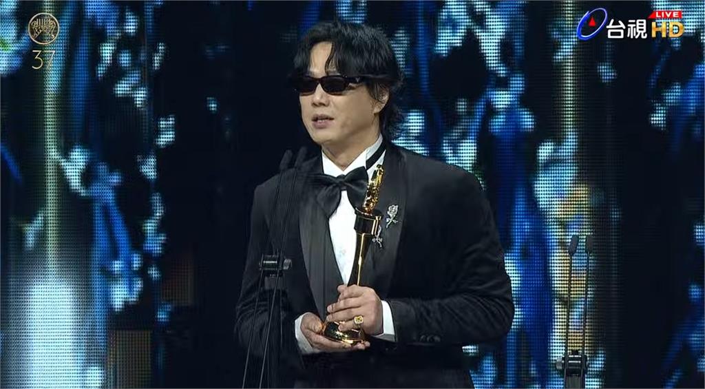  金曲37／蕭煌奇5度封台語歌王「嗨到跳起來」！頒獎又玩地獄哏：污辱我的視力