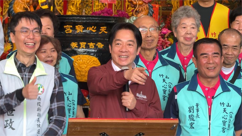 賴總統巧遇當兵同袍　蕭副總統返鄉發福袋巧遇國中同學