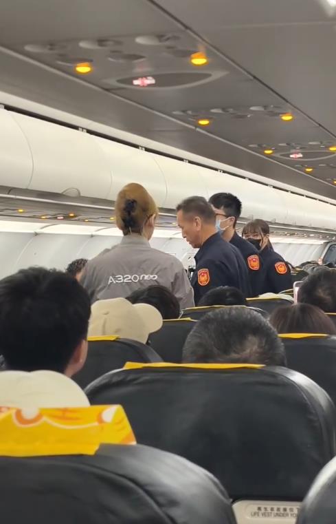 虎航空服員「只因1舉動」慘被婦人賞巴掌!誇張影片曝光警上機逮人