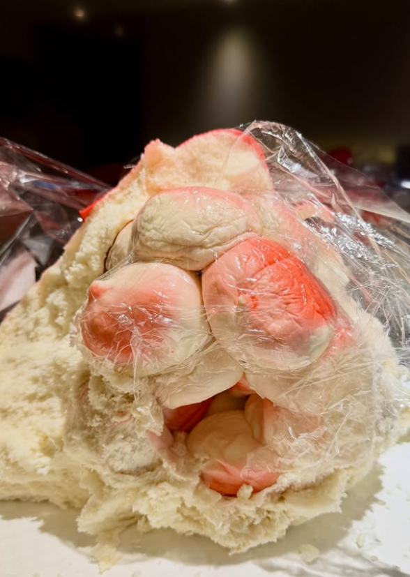 日本大胃王回飯店見巨型壽桃嚇傻!懷疑被整驚呼:台灣待客之道真的太誇張