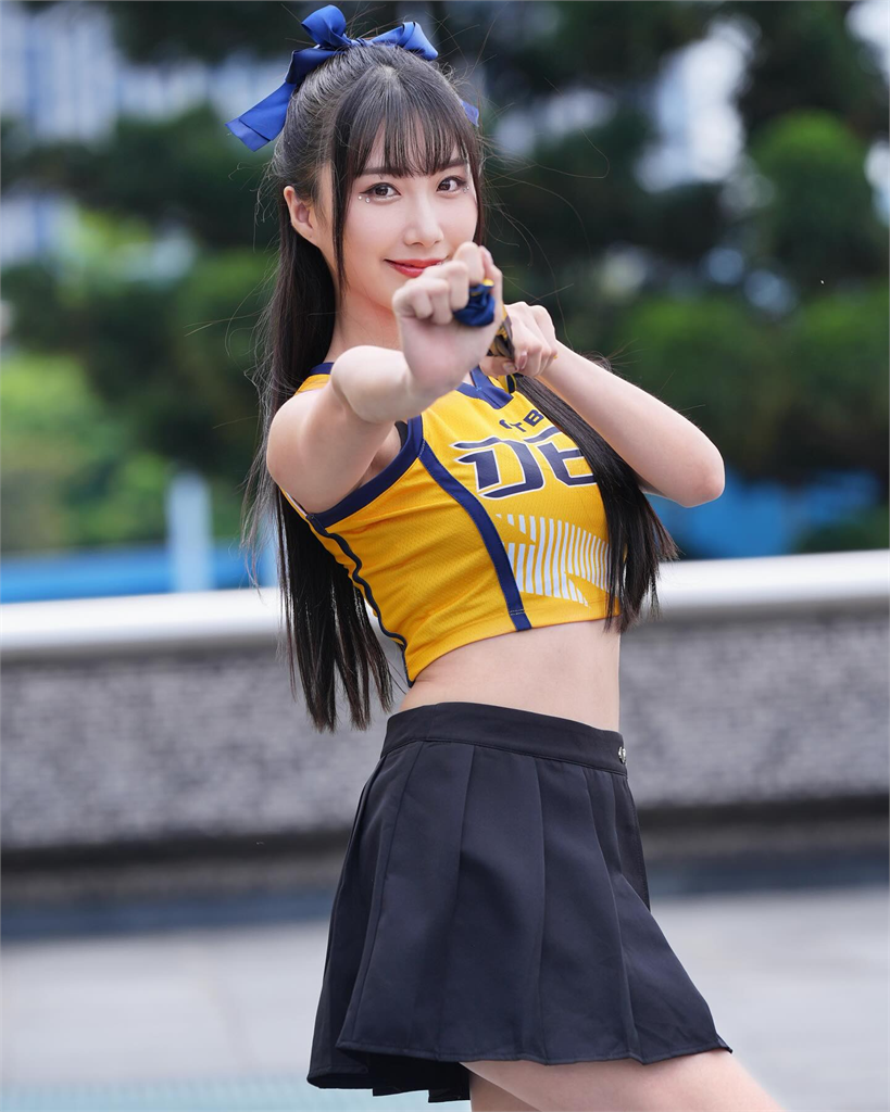 啦啦隊「超兇女神」Wendy辣曬比基尼秀完美身材!網喊:太辣了