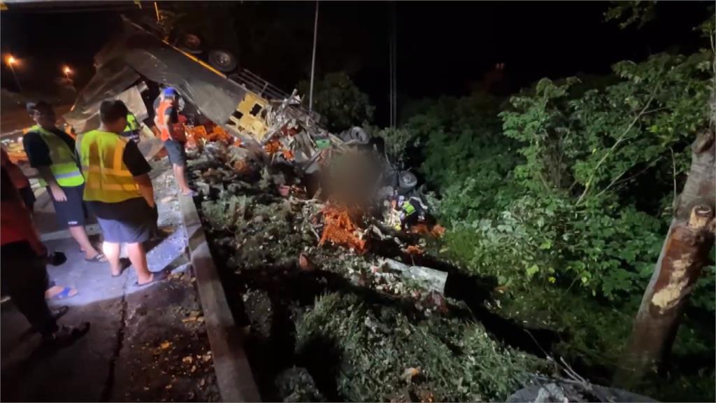 國3苗栗大山交流道 大貨車撞故障車翻覆邊坡1死
