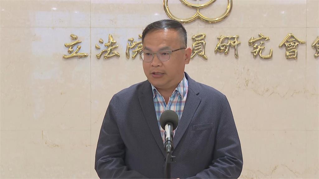 快新聞／黃國昌真跟監？民眾黨稱報導移花接木　《鏡報》曝證據：偷拍不是1天2天
