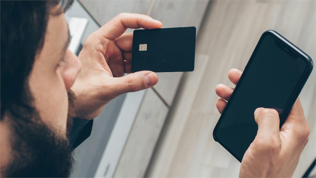 普發1萬詐團新陷阱！男一通電話就上鉤慘賠「300萬元黃金」最新手法曝