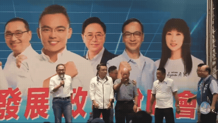 侯友宜挺洪孟楷反罷「遭搶麥」!前鄉長突嗆「你不認同嗎」尷尬畫面全被拍