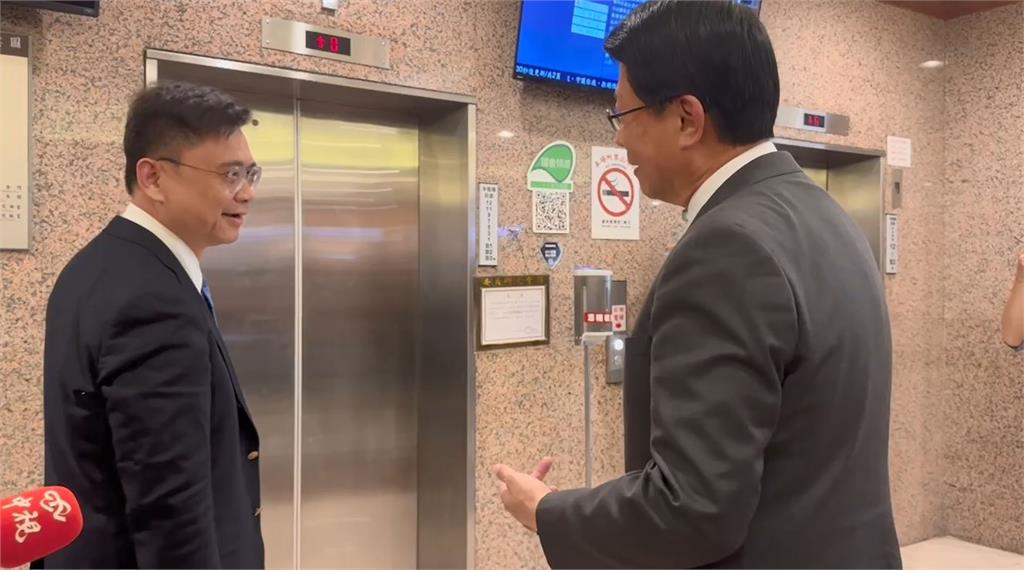 快新聞/怕被作文章?巧遇謝龍介不甩對方要握手 陳亭妃嗆:他與林俊憲比較好