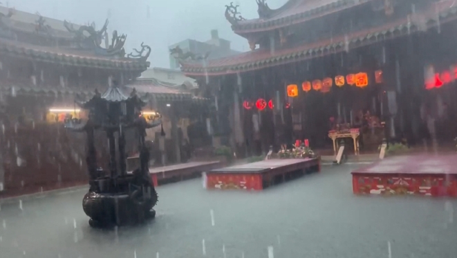 雨彈狂炸彰化!王惠美「依舊不停班課」曬1公告惹火當地人:不會看狀況?