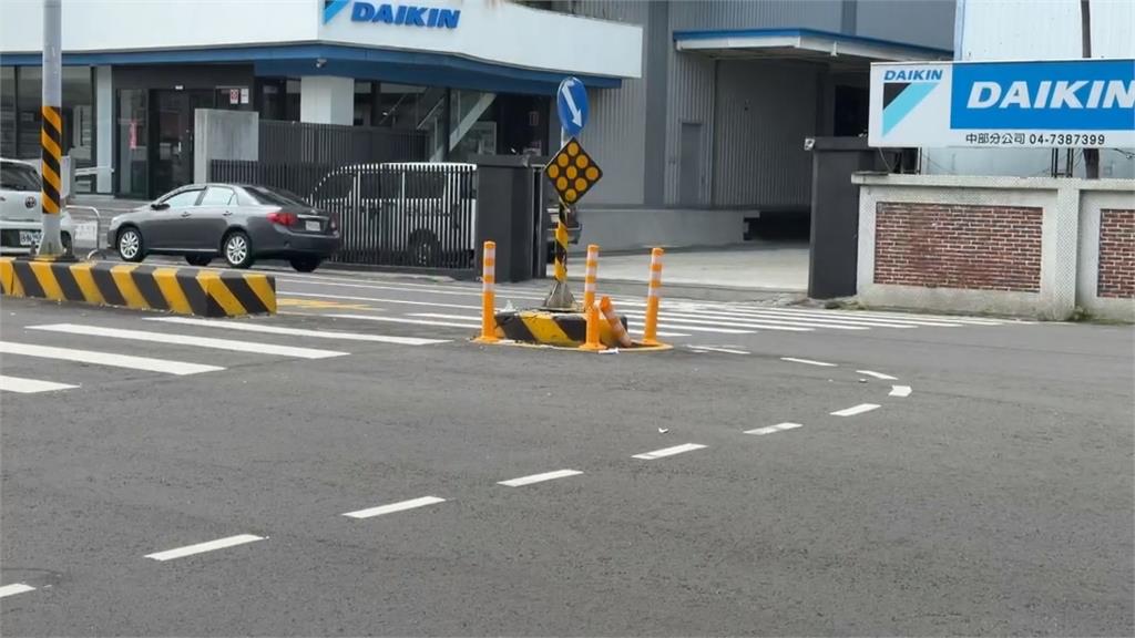 不熟路況? 轎車駕駛"沒看到庇護島" 直直撞上動彈不得