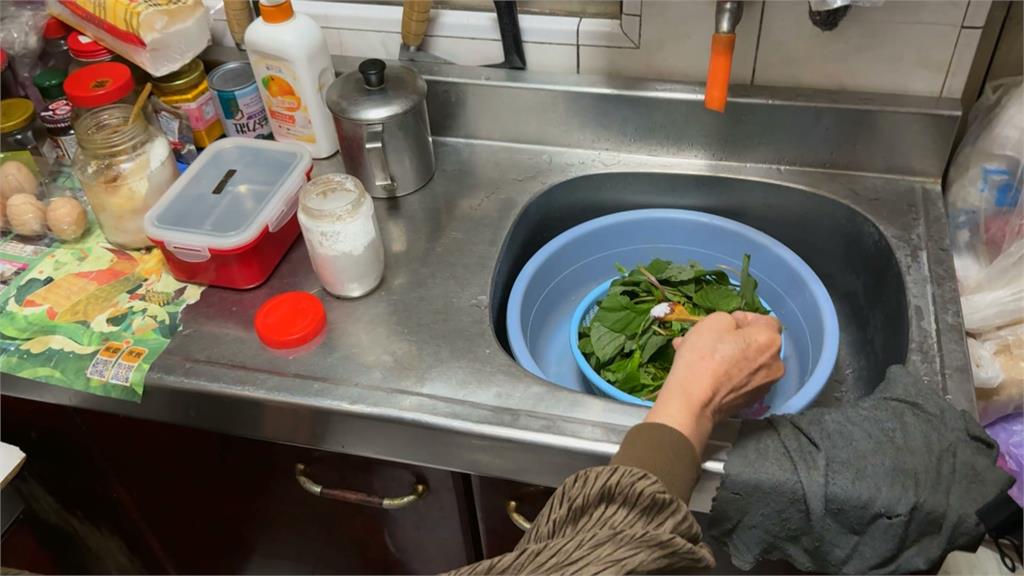 居服員誤泡鹼水害婦誤食　婦人逆流性食道炎住院