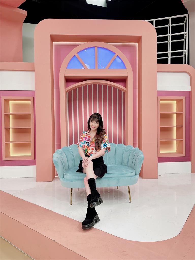 Stacey暗示老公結婚周年 !梁赫群回「恭喜恭喜」轉移話題 Stacey暗示老公結婚周年! 梁赫群居然回「恭喜恭喜」轉移話題