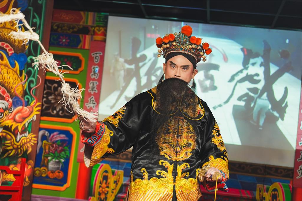 快新聞／政壇1大咖出招！化身歌仔戲演員挺文藝　轟藍營這人刪凍13億預算