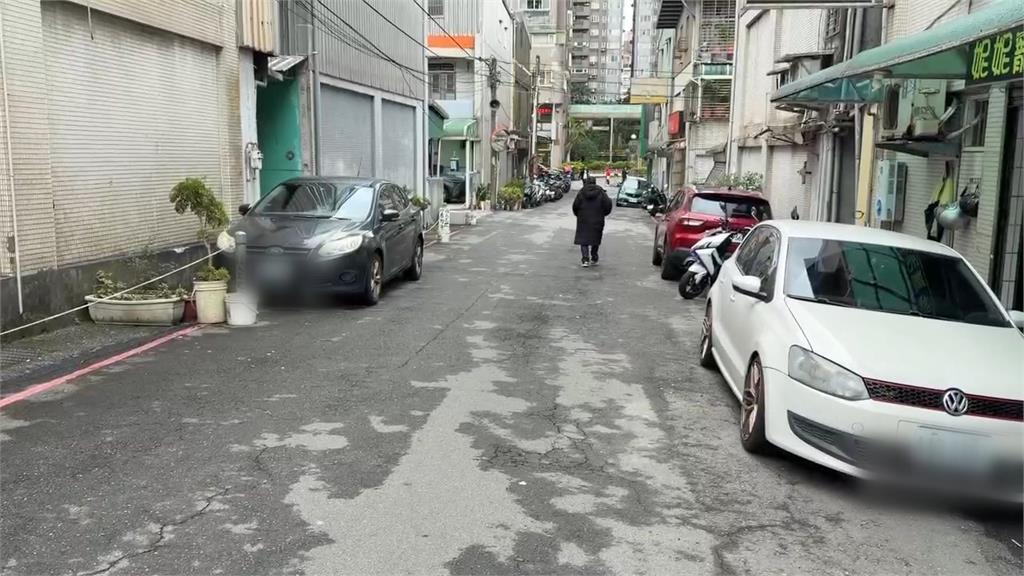 多元計程車擋路中"阻垃圾車" 居民上前調解反遭嗆