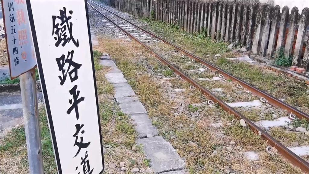 這種惡作劇很母湯 阿里山森鐵鐵軌遭放樹枝
