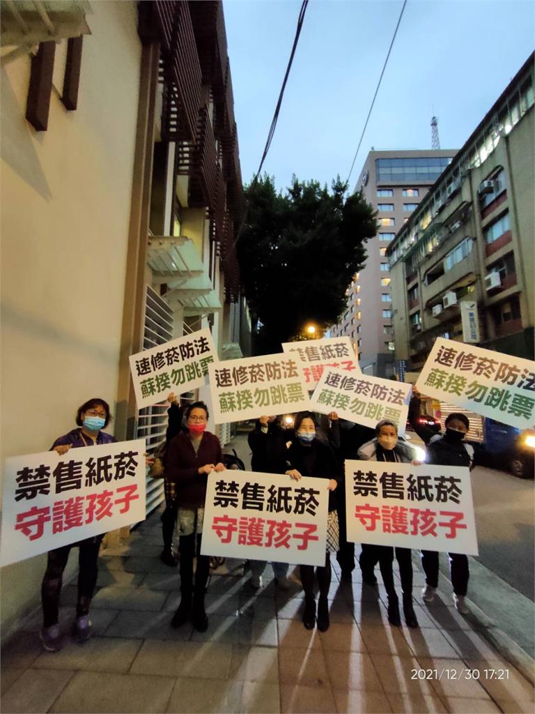 菸品危害健康關鍵竟非尼古丁 修法延宕15年!公益團體怒了