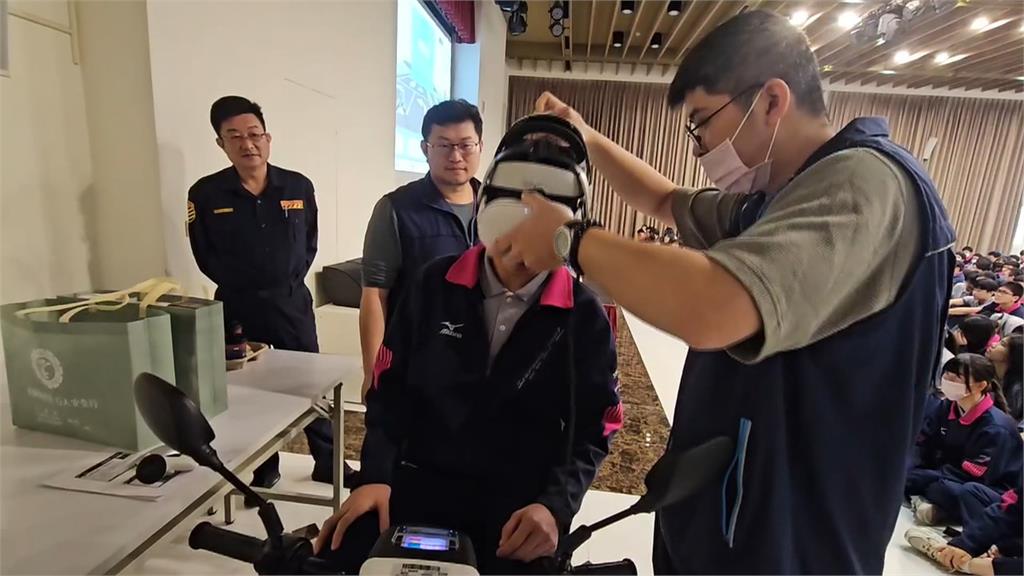 警惕無照上路！　基隆監理站結合VR讓學生「體驗上路」