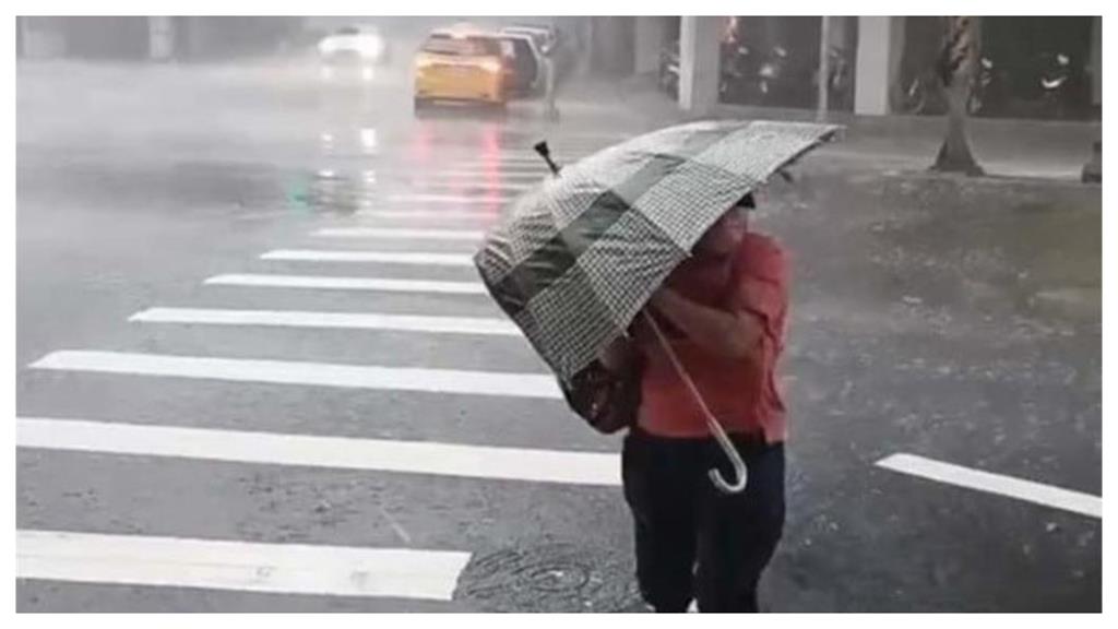 準颱風「蝴蝶」撲台機率掀牌了!專家估路徑「C轉北上」降雨熱區曝光