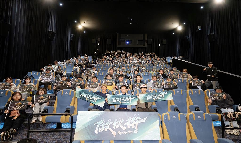 中職(影)/台鋼雄鷹幹大事!合約總值近2200萬續留「大哥」魔鷹「做伙拚」