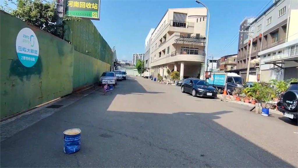 回收版"移動城堡"!? 台中驚見休旅車綁滿回收物上路