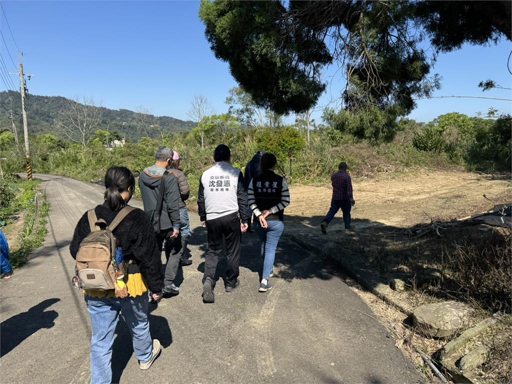 快新聞/山豬肆虐玉米田農民苦不堪言 沈發惠辦公室今再偕同地方會勘