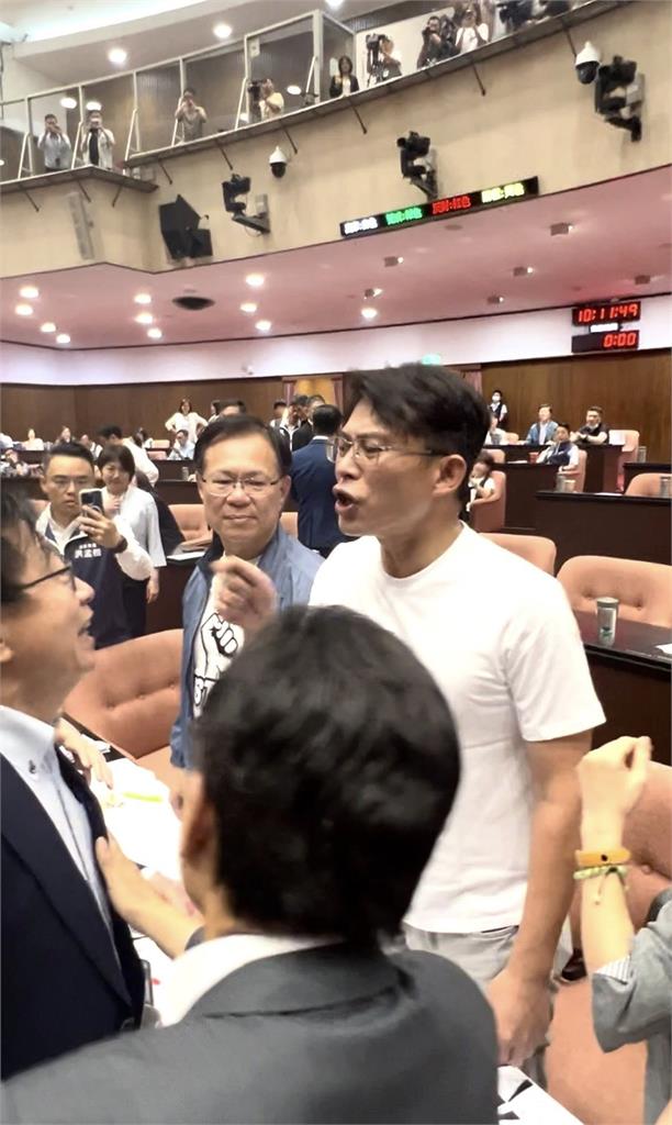 王義川爆黃國昌被告發「判若兩人」!親揭立院「海景第一排」真面目變了:在抽蓄