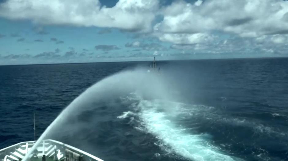 快新聞／中國漁船擦撞我漁船後「蛇行」逃逸　海巡艦緊追水砲攔停