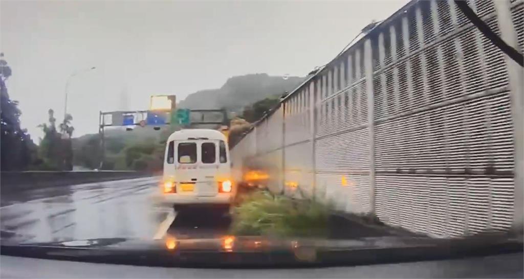 康橋校車連兩起事故 新北教育局重話:不排除停招處分