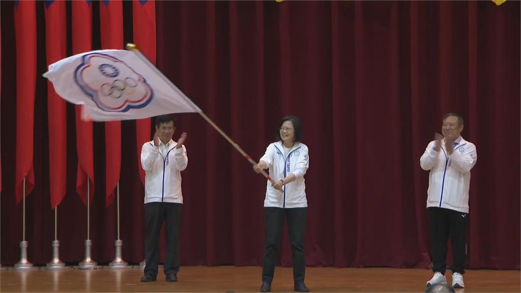 快新聞/為亞運台灣隊送上「摘金奪冠」御守 蔡英文期許:突破自我創最好成績