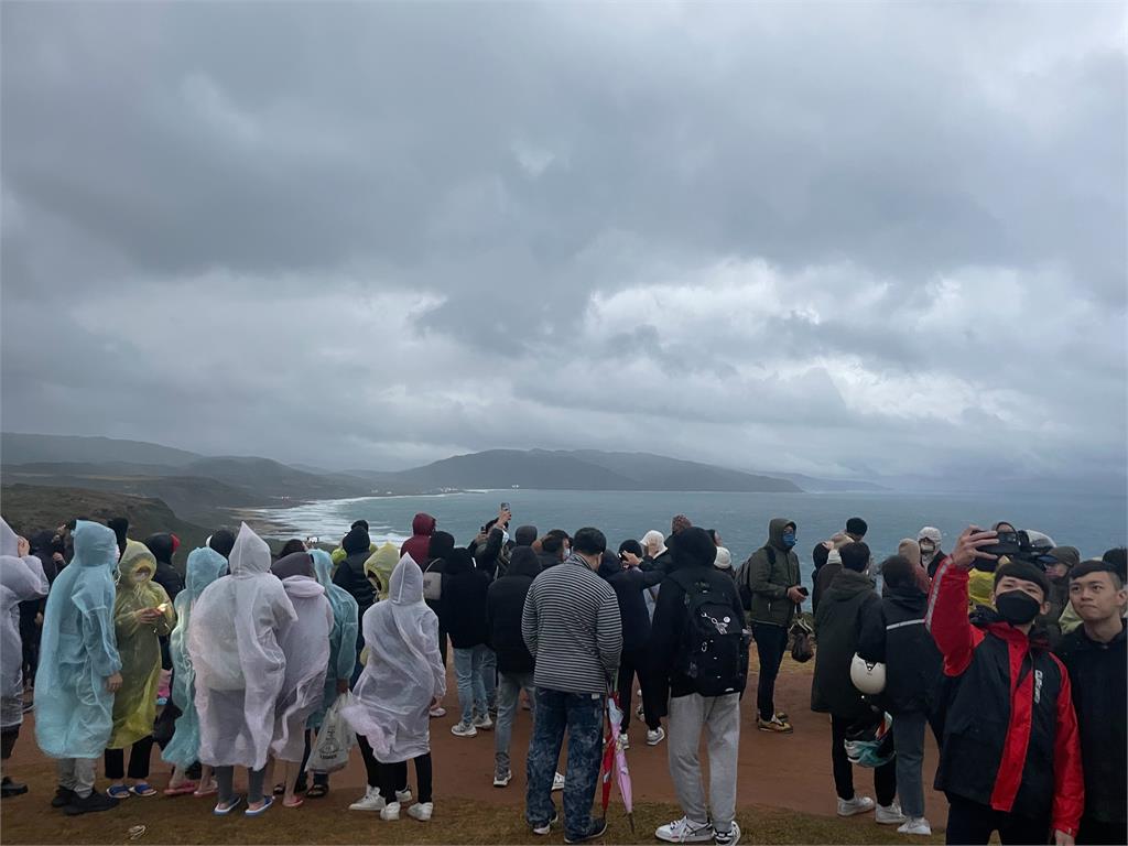 端午連假第2天恐變天 「3地區」有雨機率高 收假開工氣象整理 端午連假Day 2要帶傘!3地區恐迎雨彈…收假、開工天氣曝「狂飆36度」