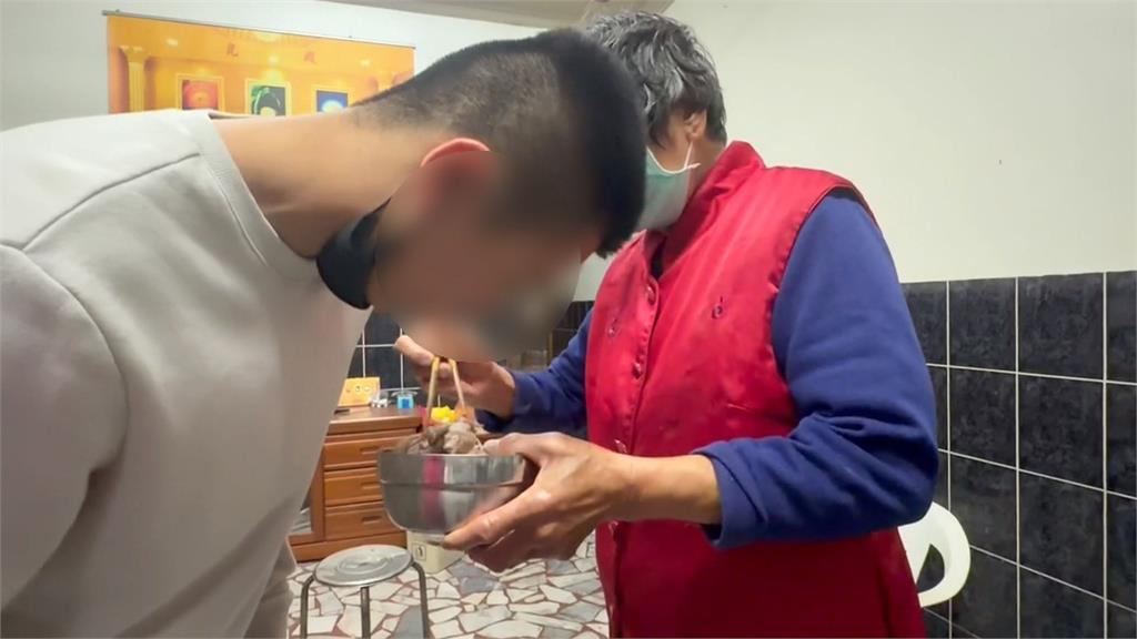 中國丟包涉詐嫌遣返回台 鹹粥嬤等了2年"愛孫終回家"