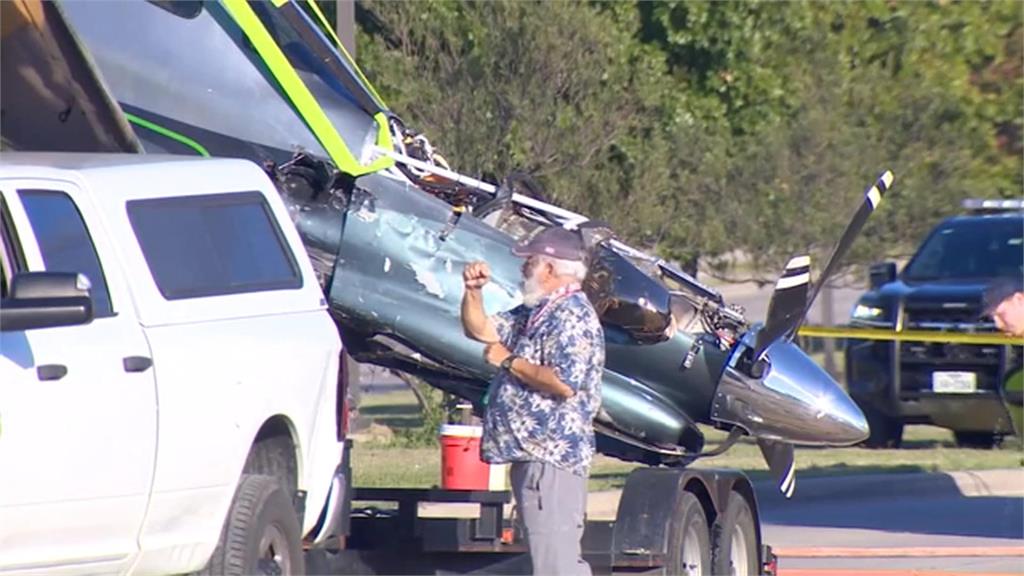 離奇「撞」況! 美國小飛機迫降撞上汽車