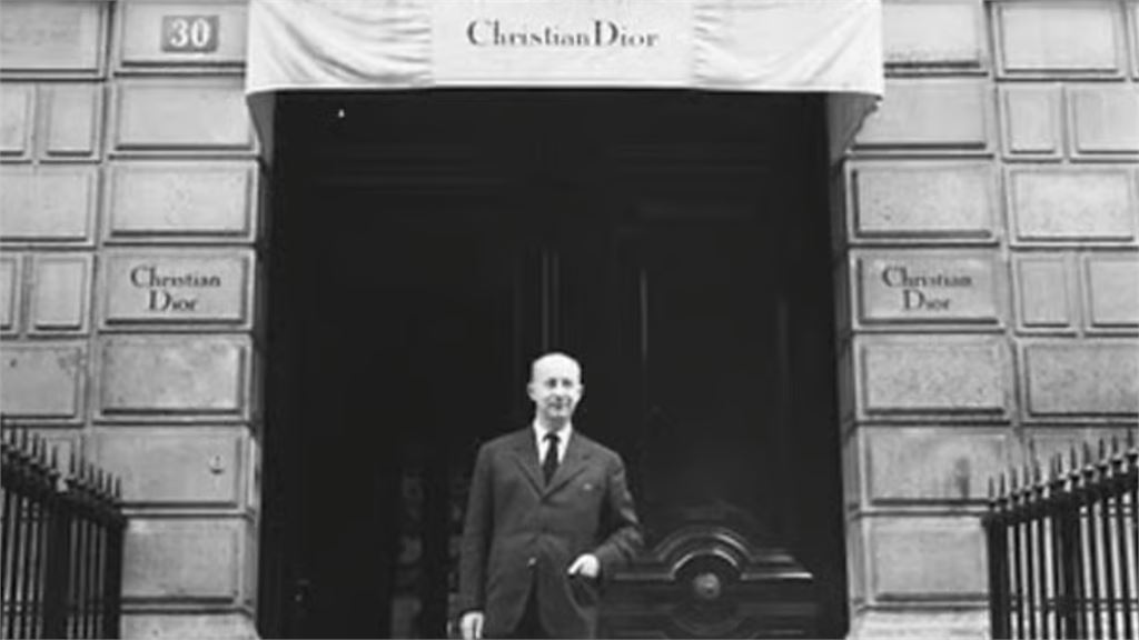 巴黎暴動！Dior 派黑衣私家保全護「起家厝」旗艦店　人牆畫面網瘋傳