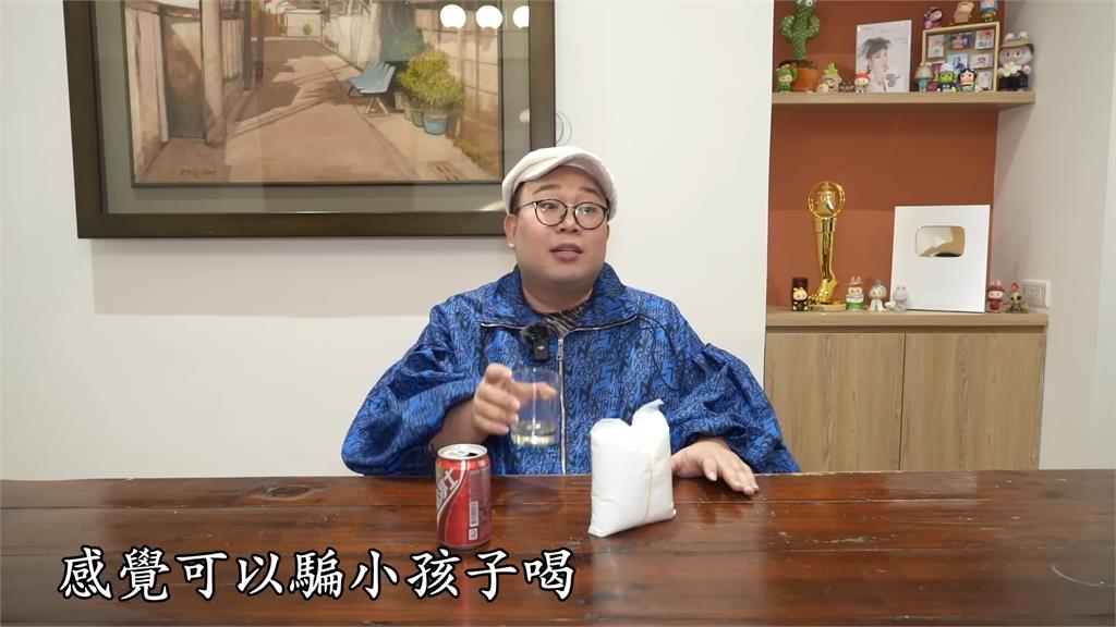 嚐台灣保護喉嚨的秘方！娘娘喝「黑松沙士+鹽巴」　馬上大吼測試逗笑網