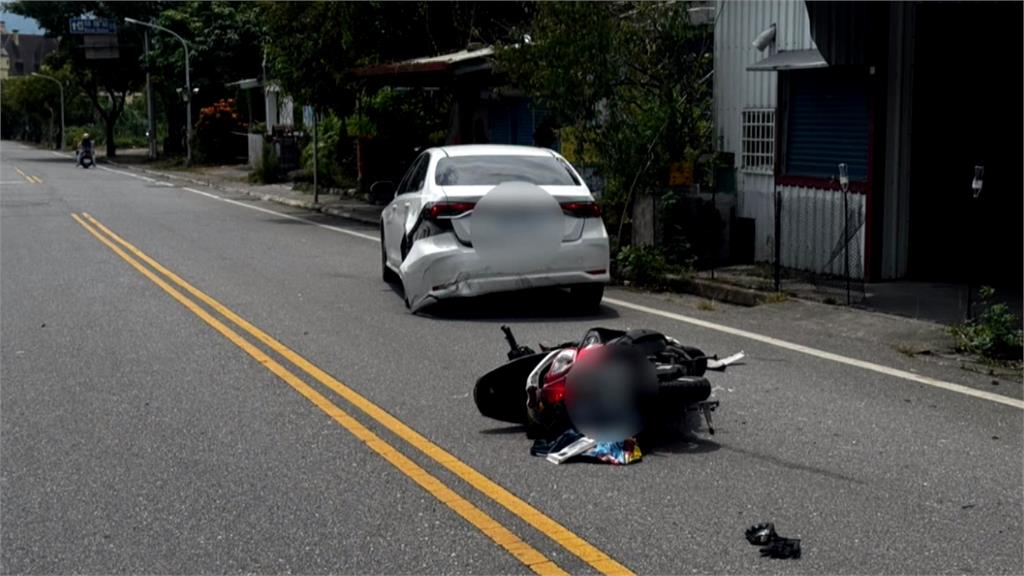 花蓮汽機車車禍！　騎士遭撞飛、機車零件四散