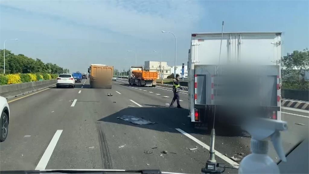三人一度受困! 國道大貨車追撞兩車2死1傷
