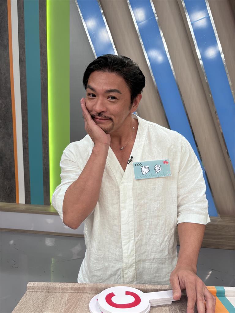 《醫學大聯盟》梁佑南坦承髮際線後退!瀏海遮掩髮粉遮瑕反而更明顯