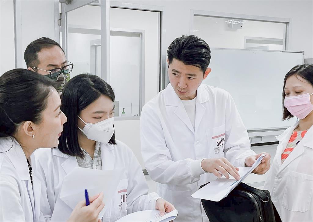 台灣之光江欣樺以「TW01」菌株 躍上國際生技舞台 831項檢驗嚴格把關