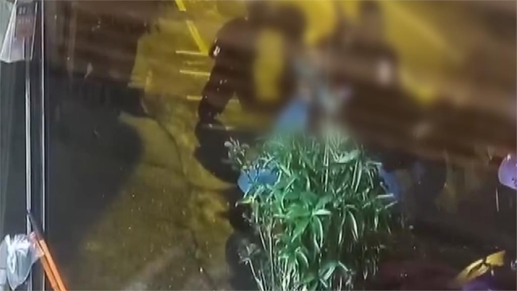 朋友約吃蛋餅沒等到齊開吃爆衝突 打完架「這行為」所有人看傻眼