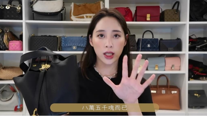 擁整牆名牌包!歐陽妮妮「揹250萬愛馬仕」暴瘦9公斤辣露蠻腰