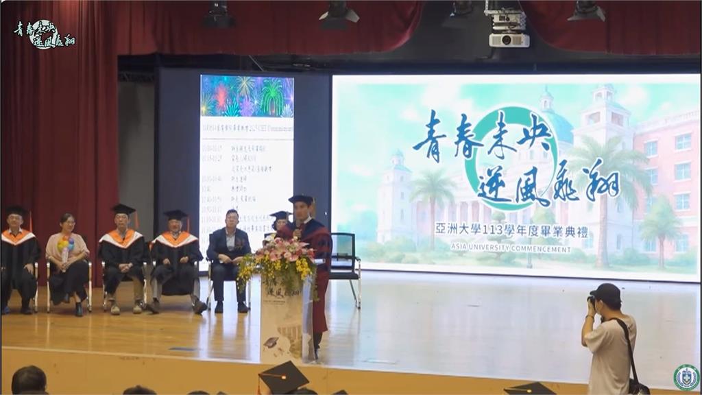 台中市數發局長受邀參加畢典 唸「這首歌」歌詞當祝福惹議