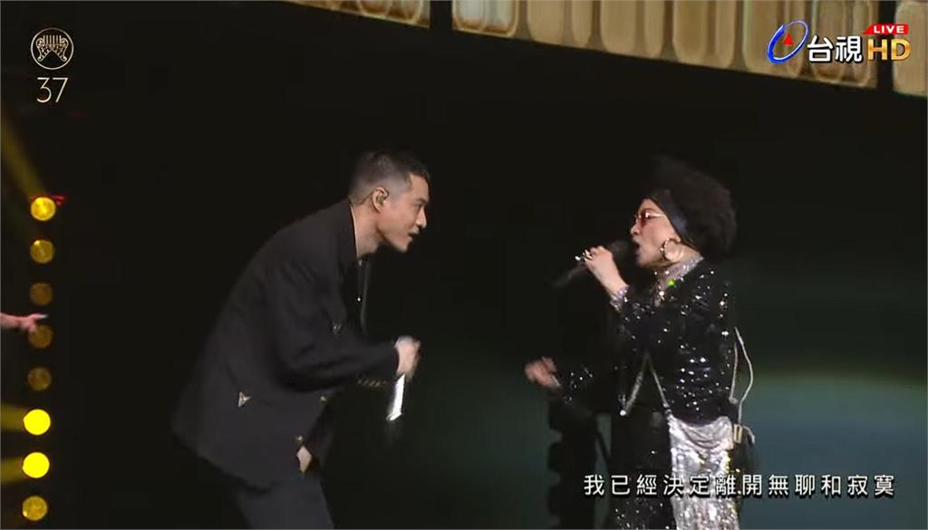 金曲37／比莉、周湯豪母子同台開唱！74歲唱跳真實狀態　網一面倒：真的超強