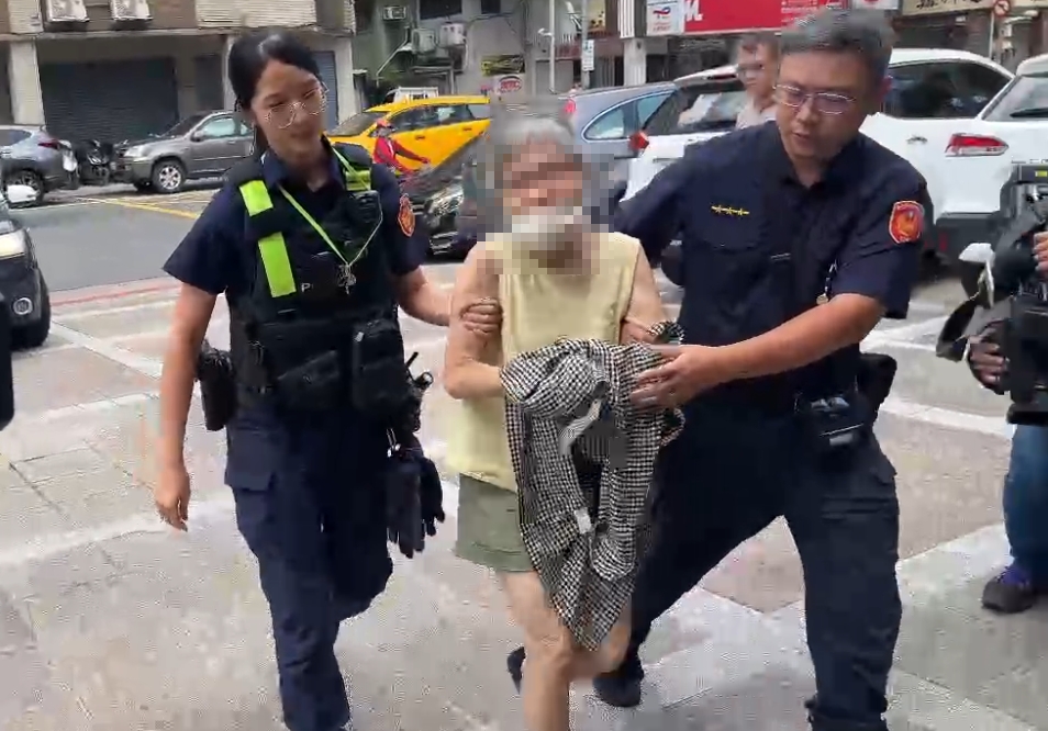 北捷阿嬤逼讓座遭踹飛「超商鬧事被逮」!一查竟是通緝犯「狂喊遭到陷害」