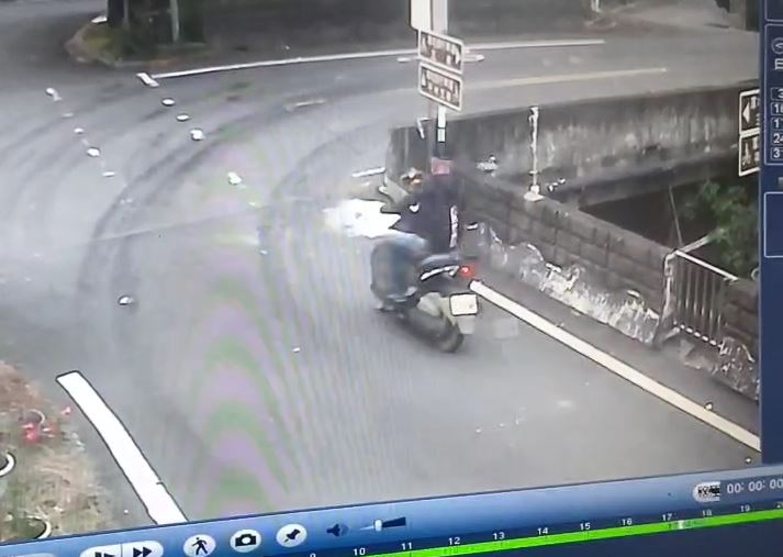 快新聞/最新畫面曝!南投槍擊4死1重傷 兇嫌開槍後騎機車逃逸