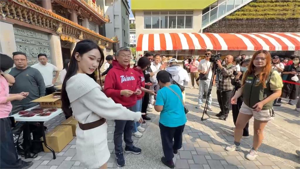 何欣純合體蔡其昌發超夯「聯盟歐告小紅包」 柯文哲待台中整合後再談藍白合